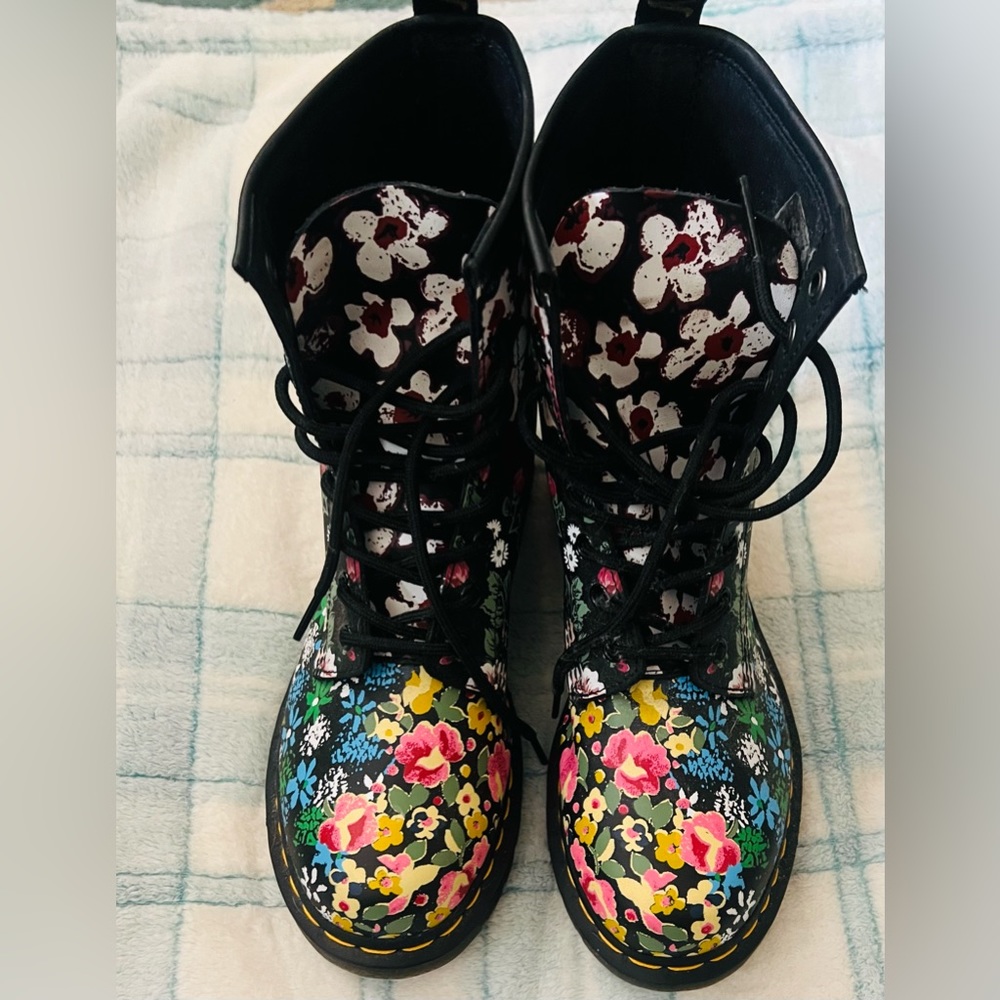 Dr Martins-Floral  US size 9 UK 7